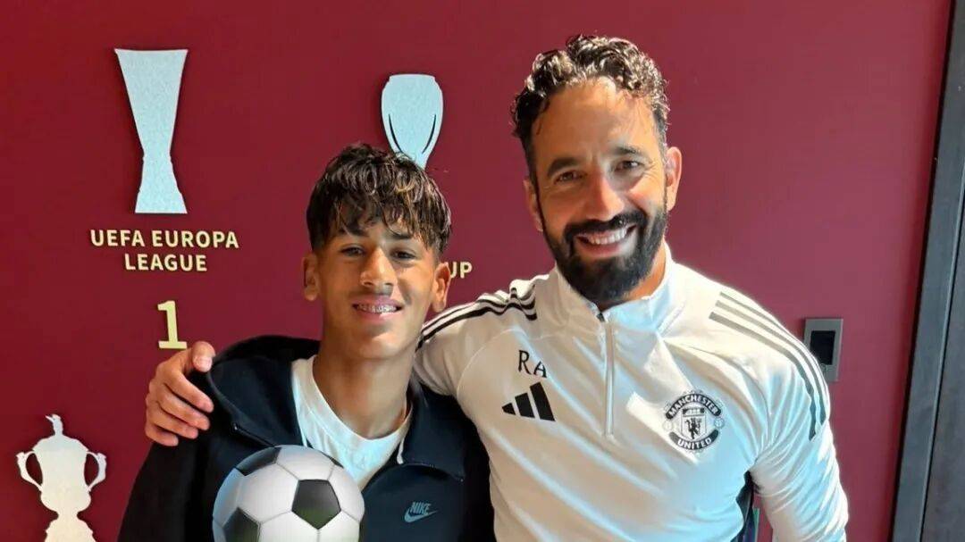 曼联疑似为青训新太子首秀铺垫!曝其不喜欢小梅西绰号,想做自己